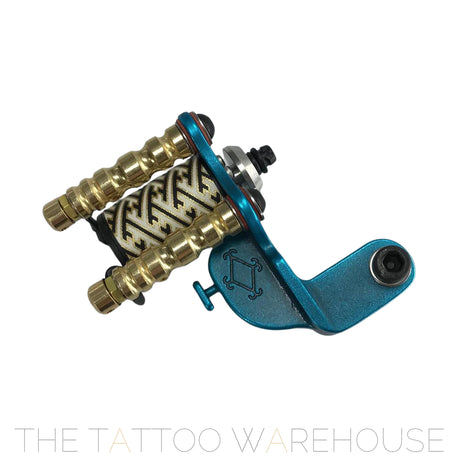 A Beautiful closeup of the Era Higa Quinke V1. Its aluminium frame is light blue. The MAXXON motor has a geometric pattern originating from Japan. Such a beautiful looking rotary tattoo machine