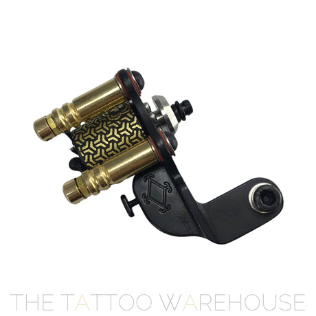 A Beautiful closeup of the Era Higa Quinke v.2s. Its aluminium frame Is black. The Foulhaber motor has a geometric pattern originating from Japan. the best looking rotary tattoo machine on the market.