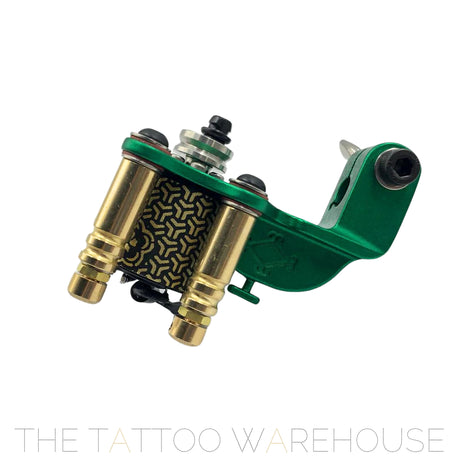 A Beautiful closeup of the Era Higa Quinke v.2s. Its aluminium frame is green. The Foulhaber motor has a geometric pattern originating from Japan. The best and most beautiful rotary tattoo machine one the market.